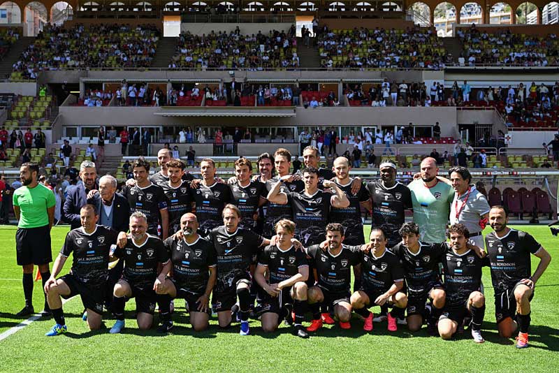 Amura,AmuraWorld,AmuraYachts, Previo al Gran Premio de Mónaco, en el Stade Louis II de Mónaco, el Nazionali Piloti, equipo integrado por pilotos de F1, F2 y F3, entró a la cancha para la Racing Stars Football Cup.