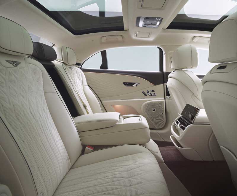 Amura,AmuraWorld,AmuraYachts, El interior del Flying Spur incluye 21 altavoces de alta fidelidad.