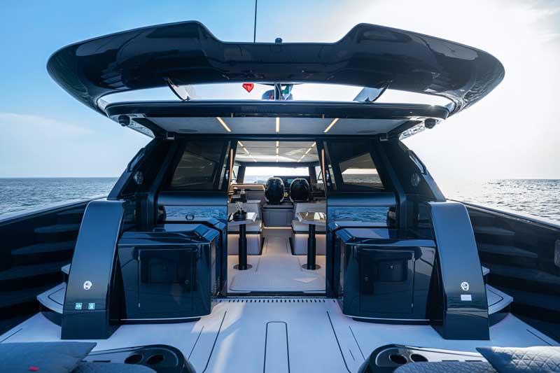 Amura,AmuraWorld,AmuraYachts, Los detalles de Brabus están a la vista en el Brabus Ultima 55.