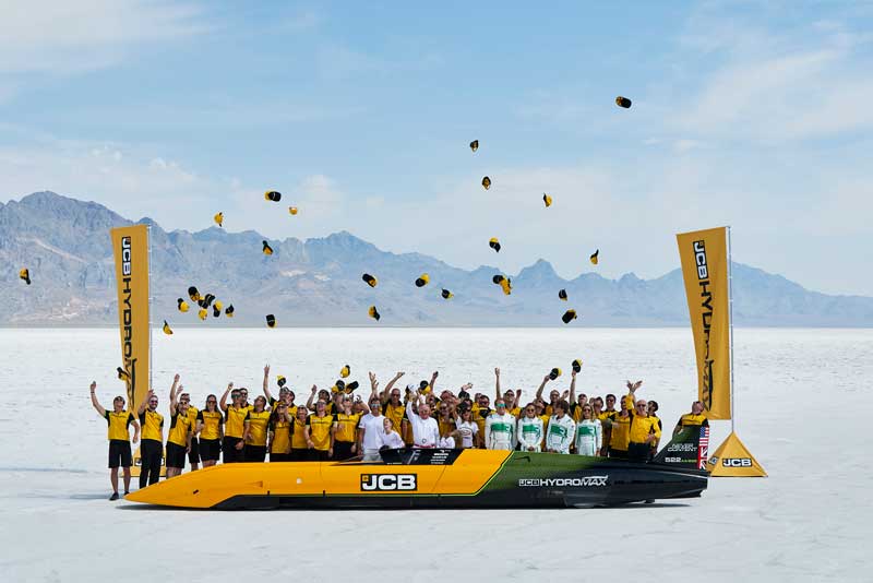 Amura,AmuraWorld,AmuraYachts, El equipo celebra la conquista de récord de velocidad.