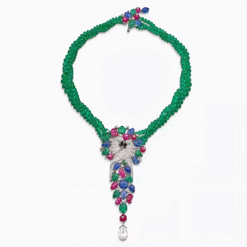 Amura,AmuraWorld,AmuraYachts, Cartier Un impresionante collar con colgante de diamantes y piedras de colores 'Tutti Frutti'-