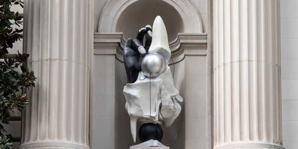 Llevan el arte a la fachada del MET