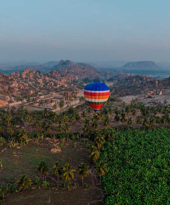 Amura,AmuraWorld,AmuraYachts, Realiza un vuelo en globo aerostático para conocer el paisaje arqueológico de Hampi, en Karnataka, India.