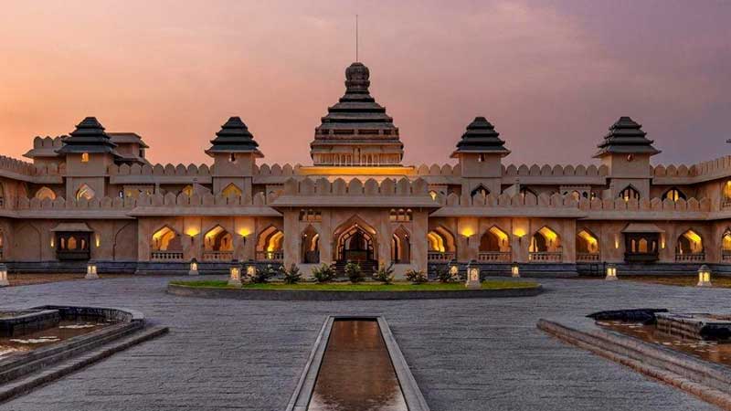 Amura,AmuraWorld,AmuraYachts, Evolve Back Kamalapura Palace, un lujoso complejo hotelero en Hampi.