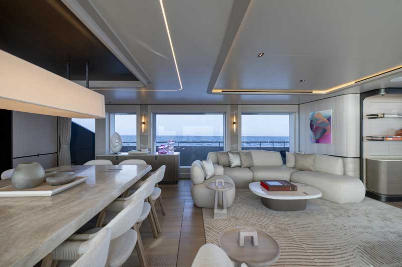 Amura,AmuraWorld,AmuraYachts, Los interiores son de The Touch Studio.