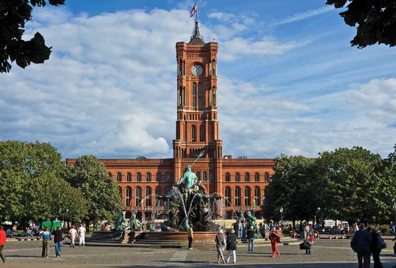  Rotes Rathaus o Ayuntamiento de Berlín.