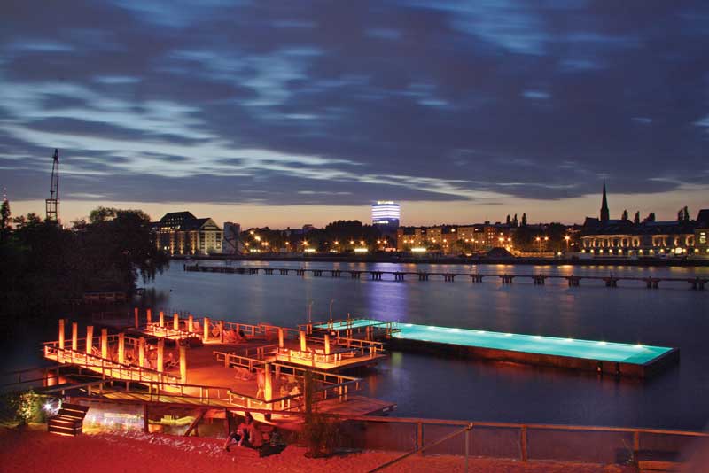 One of the most visited sites in summer, is the pool and the beach bar embedded in the Spree, Berlin.