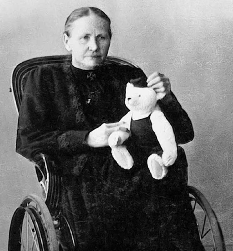 Margaret Steiff, creadora alemana del primer osito de felpa.