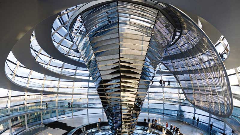 Interior del edificio Reichstag, donde se puede apreciar una gran vista. 