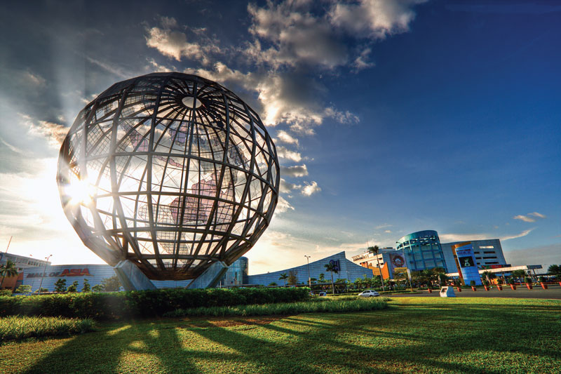  Globo de Telecom Center, SM Mall of Asia, en Manila, Filipinas. 
