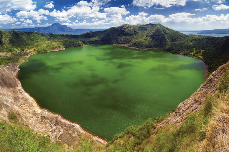 Taal, el volcán activo más pequeño
del mundo en Luzón, Filipinas.
