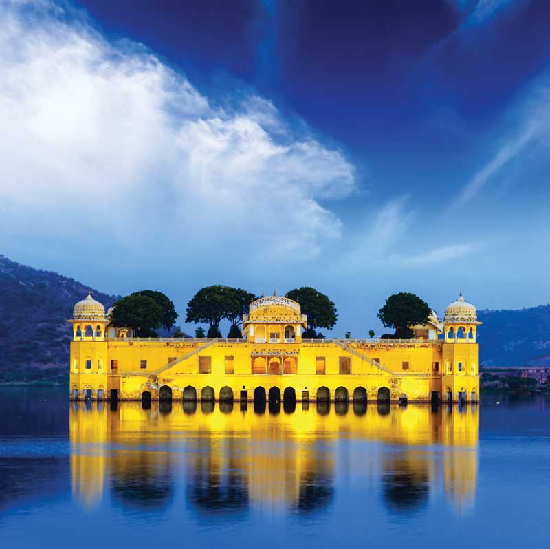 El Jal Mahal o “palacio del agua” en Jaipur, Rajastán, India. 