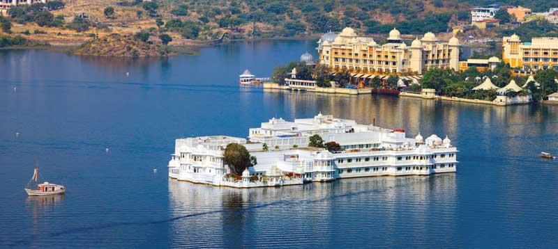 El Taj Lake Palace es una de las más emblemáticas construcciones de Udaipur. 