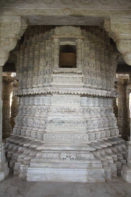 Los templos jainistas de la India se caracterizan por su nivel de pulcritud y conservación ante el paso del tiempo.
