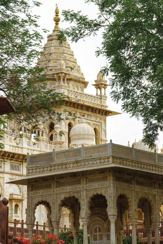 Johdpur es mundialmente famosa por sus templos, fuertes y palacios. 
