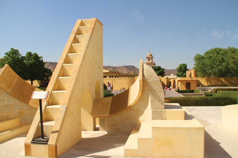 Observatorio astronómico Jantar Mantar en Jaipur, Rajasthán, India.