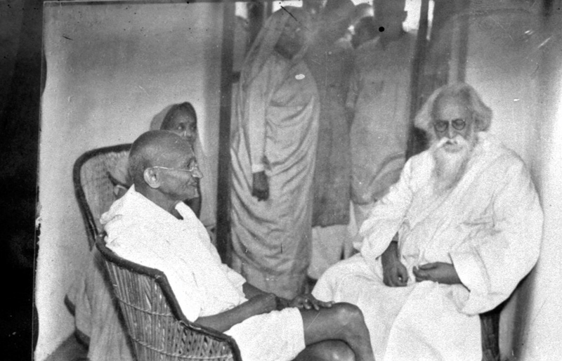 Rabindranath Tagore
with Mahatma
Gandhi.
