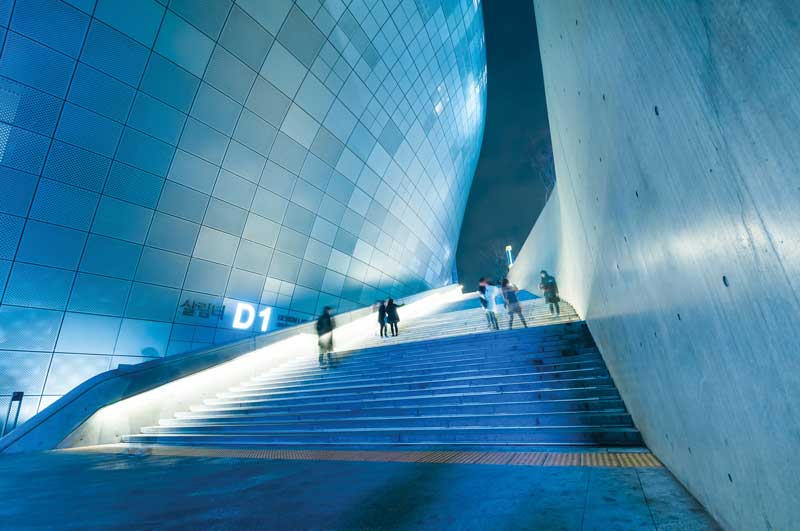 Dongdaemun Plaza, downtown Seoul, Zaha Hadid Design.