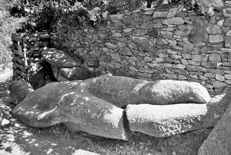 Restos de una estatua Kourus en Kea.