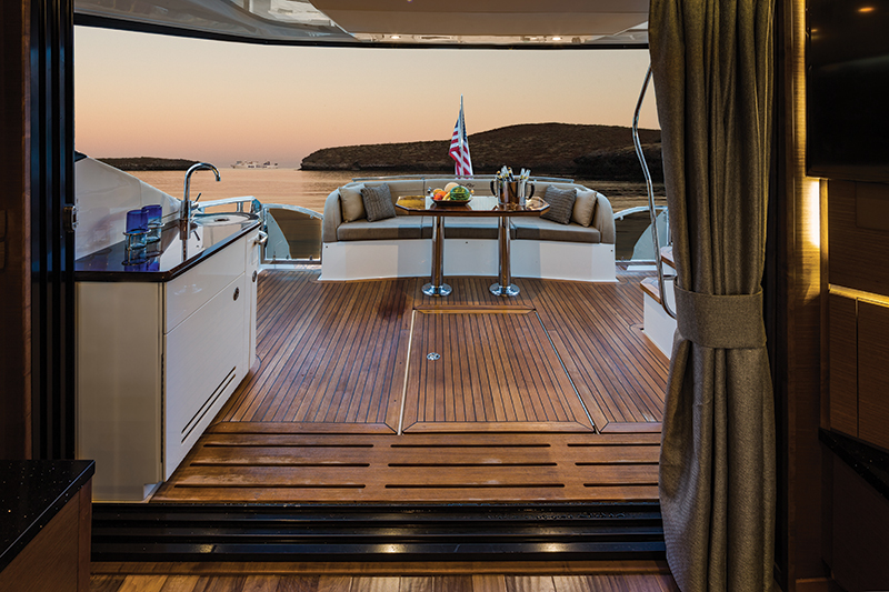 Sea Ray L-Class Yacht L650