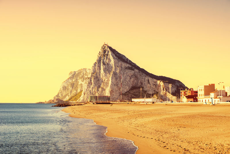  Peñón de Gibraltar desde Algeciras, España.