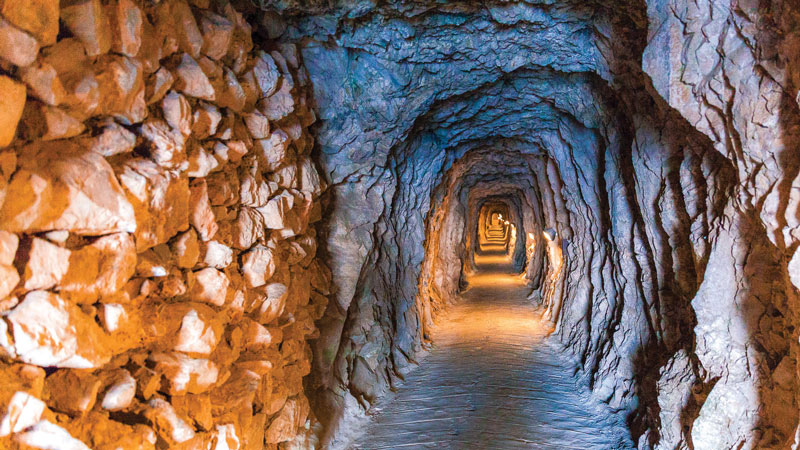 El Peñón resguarda 52km de túneles.
