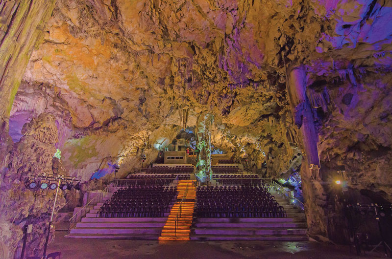 Una antigua leyenda afirmaba que un túnel en el fondo de la Cueva de San Miguel conectaba a Gibraltar con el norte de África.
