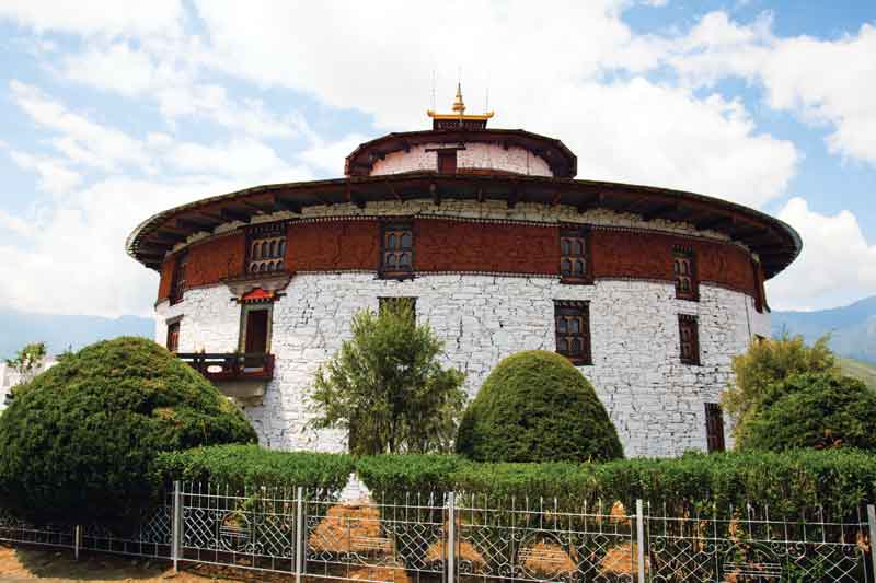 Ta Dzong es el Museo Nacional de Bhután, situado  sobre el Paro Rinpung Dzong, fue construido en 1649. 
