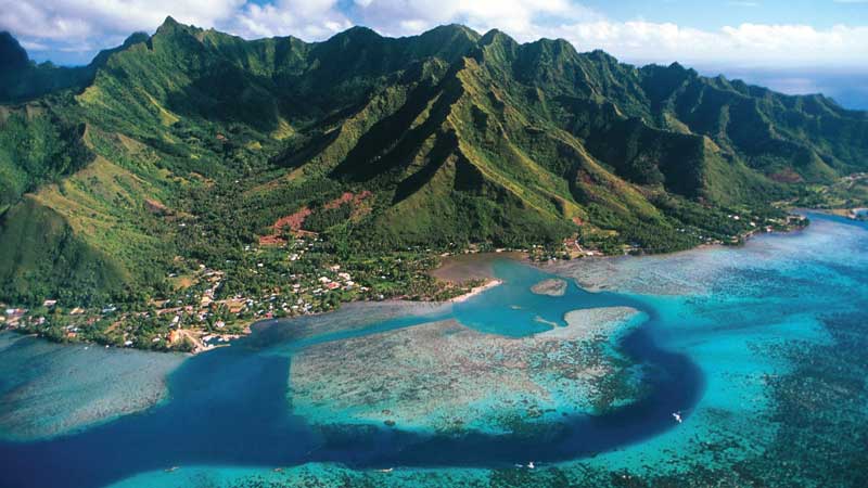 El Archipiélago de Tonga: un reino vecino que comparte las raíces lingüísticas y culturales polinesias de Fiyi. 