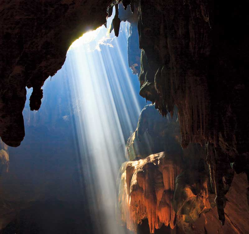 The Oho caves belonged to the Navatua Tribe; here, they performed cannibal rituals and prepared for battle against others villages.
