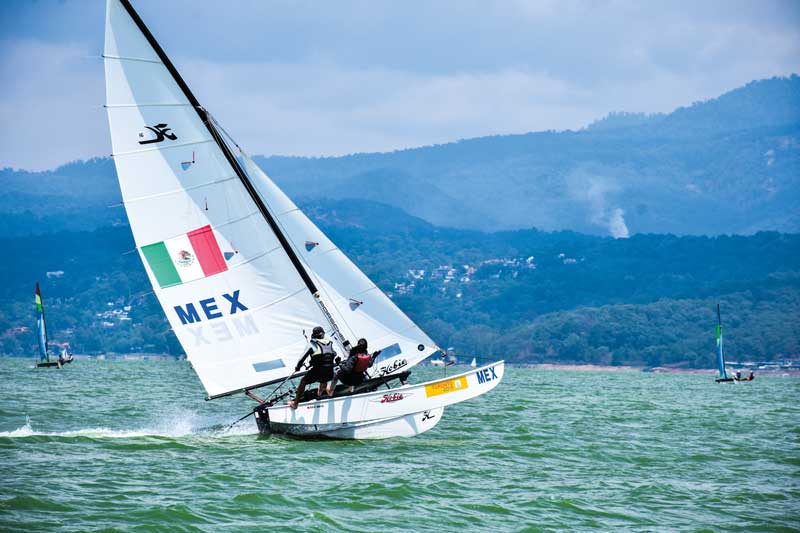 Armando Noriega Negrete and Natalia Valdespino won the 2nd Hobie Cat Championship cup.