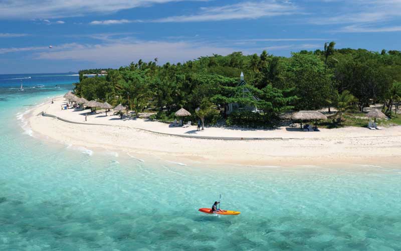 Fiji is one of the best destinations in the world to practice aquatic activities like canoeing.