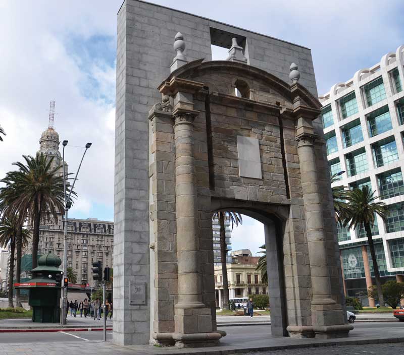 Amura,The citadel gate, the last vestige of ancient  Montevideo.
