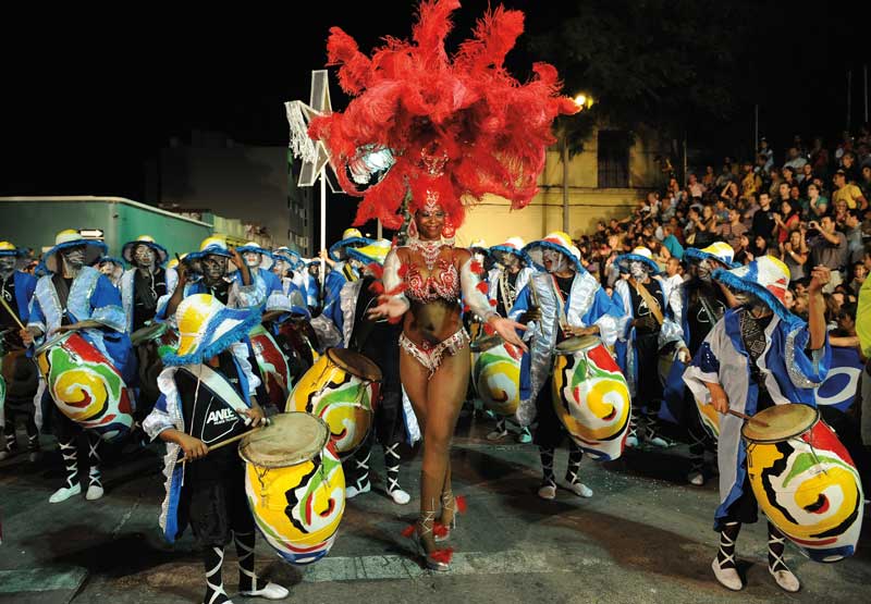 Amura,El Carnaval se extiende a todo el país, pero las principales actividades se realizan en Montevideo. 
