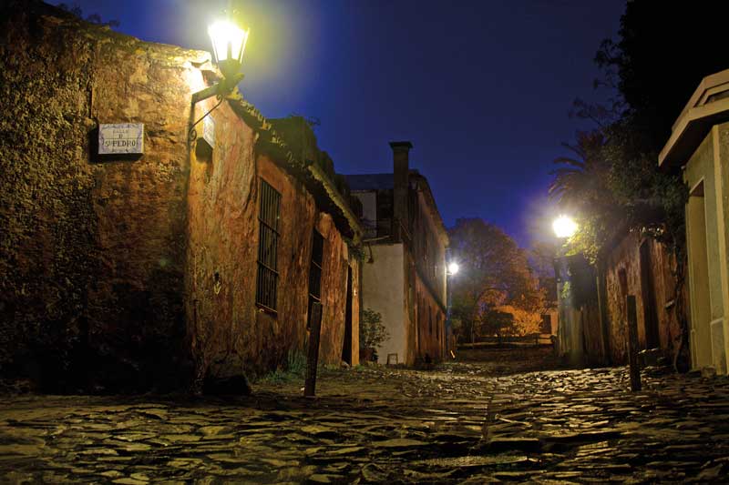 Amura,PLa Colonia del Sacramento es uno de los más importantes referentes turísticos del Uruguay. 
