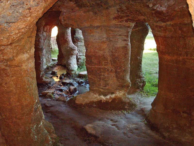 Amura,Las grutas de Palacio son la primera zona geológica en Uruguay gestionada como un Geoparque. 
