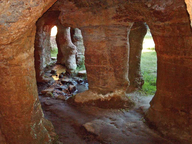 Amura,Las grutas de Palacio son la primera zona geológica en Uruguay gestionada como un Geoparque. 
