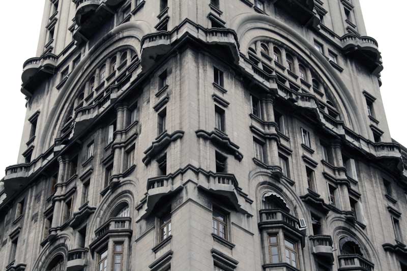 Amura,El Edificio Salvo era el más alto en Uruguay cuando se construyó.
