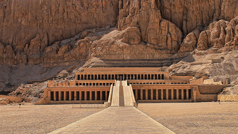 Amura,Templo funerario de la reina-faraón Hatshepsut conocido como Deir el-Bahari. 