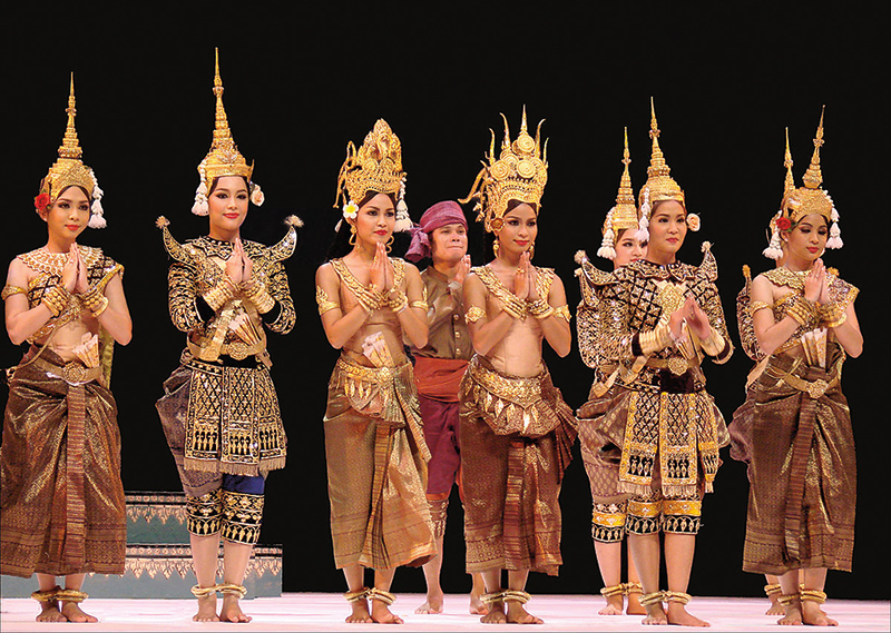 Amura, Camboya, Cambodia, La danza y la meditación son una parte central de la tradición Theravada.