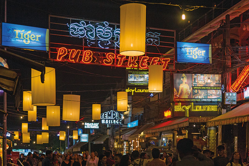 Amura, Camboya, Cambodia, Pub Street es el centro de la vida nocturna en Camboya. 