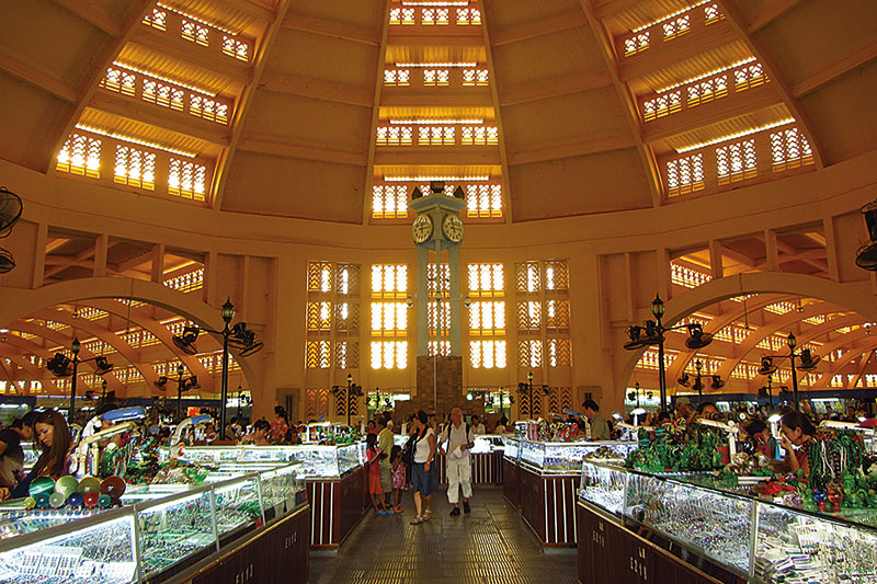 Amura, Camboya, Cambodia, The Central Market is an architectural wonder in Art Deco style.