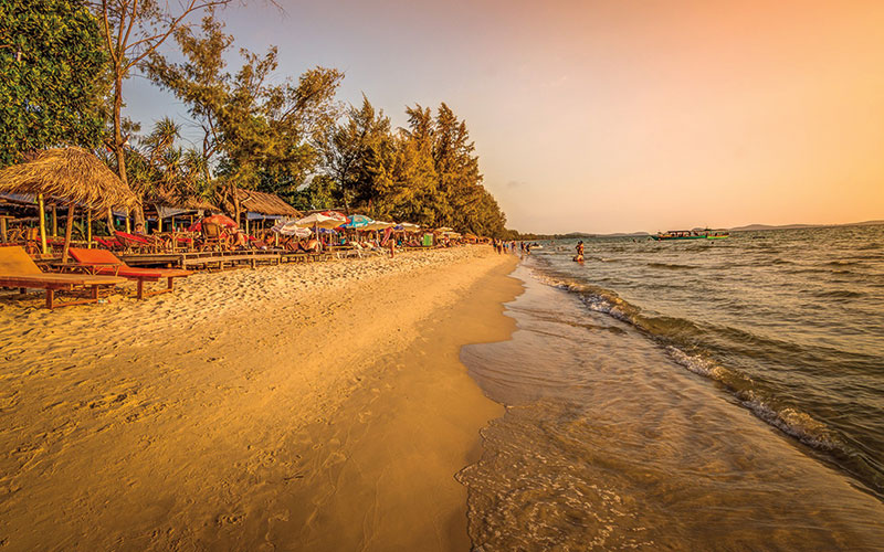 Amura, Camboya, Cambodia, Las costas de Camboya ofrecen diversas oportunidades turísticas, desde deportes acuáticos hasta manjares de pescados y mariscos. 