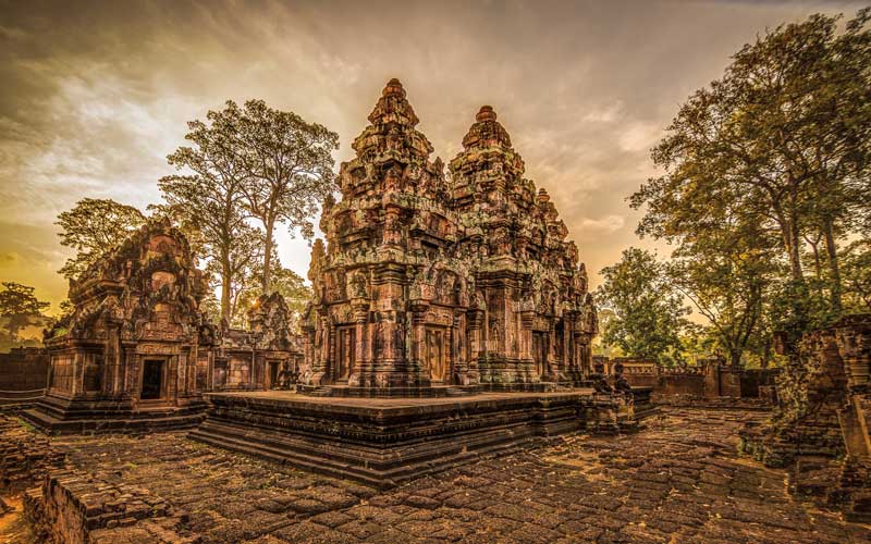 Amura, Camboya, Cambodia,Arte Jemer , Banteay Srei temple (967 A.D.) remained in use until at least the 14th century. The site was rediscovered in 1914.