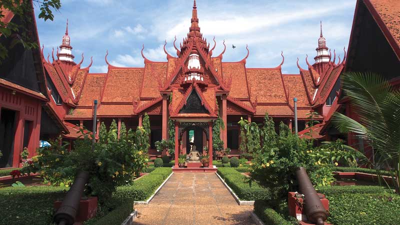 Amura, Camboya, Cambodia,Museo Nacional de Camboya , El jardín del museo ofrece un espacio para disfrutar de la belleza y la paz.