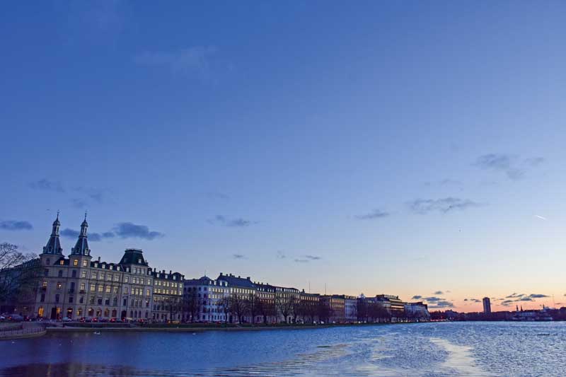 Amura,Dinamarca,Vikingos,Rey Harald,piedras rúnicas de Jelling,daneses,felicidad, Copenhague con su geografía y naturaleza escandinava posee la mayor parte de atractivos turísticos. 