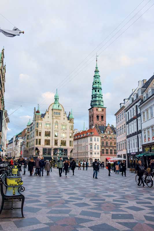 Amura,Dinamarca,Vikingos,Rey Harald,piedras rúnicas de Jelling,daneses,felicidad, Amagertorv Square and emblematic city buildings.<br /> 