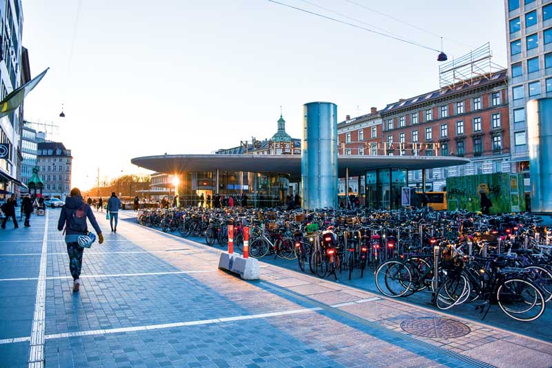 Amura,Dinamarca,Vikingos,Rey Harald,piedras rúnicas de Jelling,daneses,felicidad, Cycling is the preferred form of transport for the inhabitants of Denmark. <br /> 