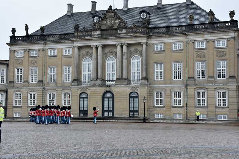 Amura,Dinamarca,Vikingos,Rey Harald,piedras rúnicas de Jelling,daneses,felicidad, Palacio de Amalienborg y la iglesia de mármol. / Amalienborg Palace and the marble church.  