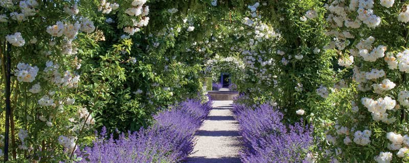 Amura,Dinamarca,Vikingos,Rey Harald,piedras rúnicas de Jelling,daneses,felicidad, Renaissance gardens at the Egeskov and Frederiksborg castles, Denmark.  